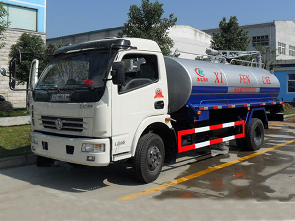 东风多利卡吸粪车（5-7方）